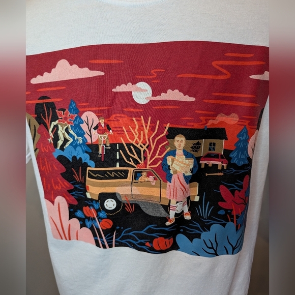Stranger Things white tee with abstract Graphic unisex Size Medium - Picture 5 of 7